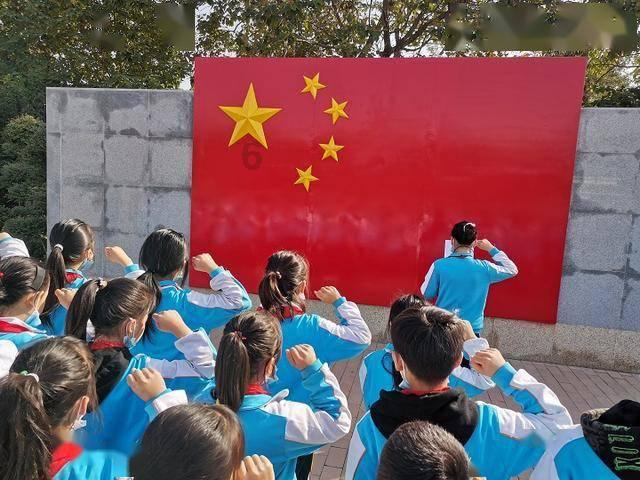 想学厨师，实操多好还是理论课多了好？游戏画面